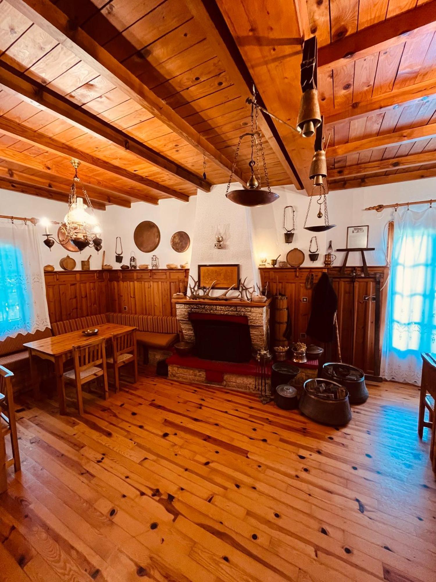 9Mouses Chasiotis Guest House Ampelakia Экстерьер фото