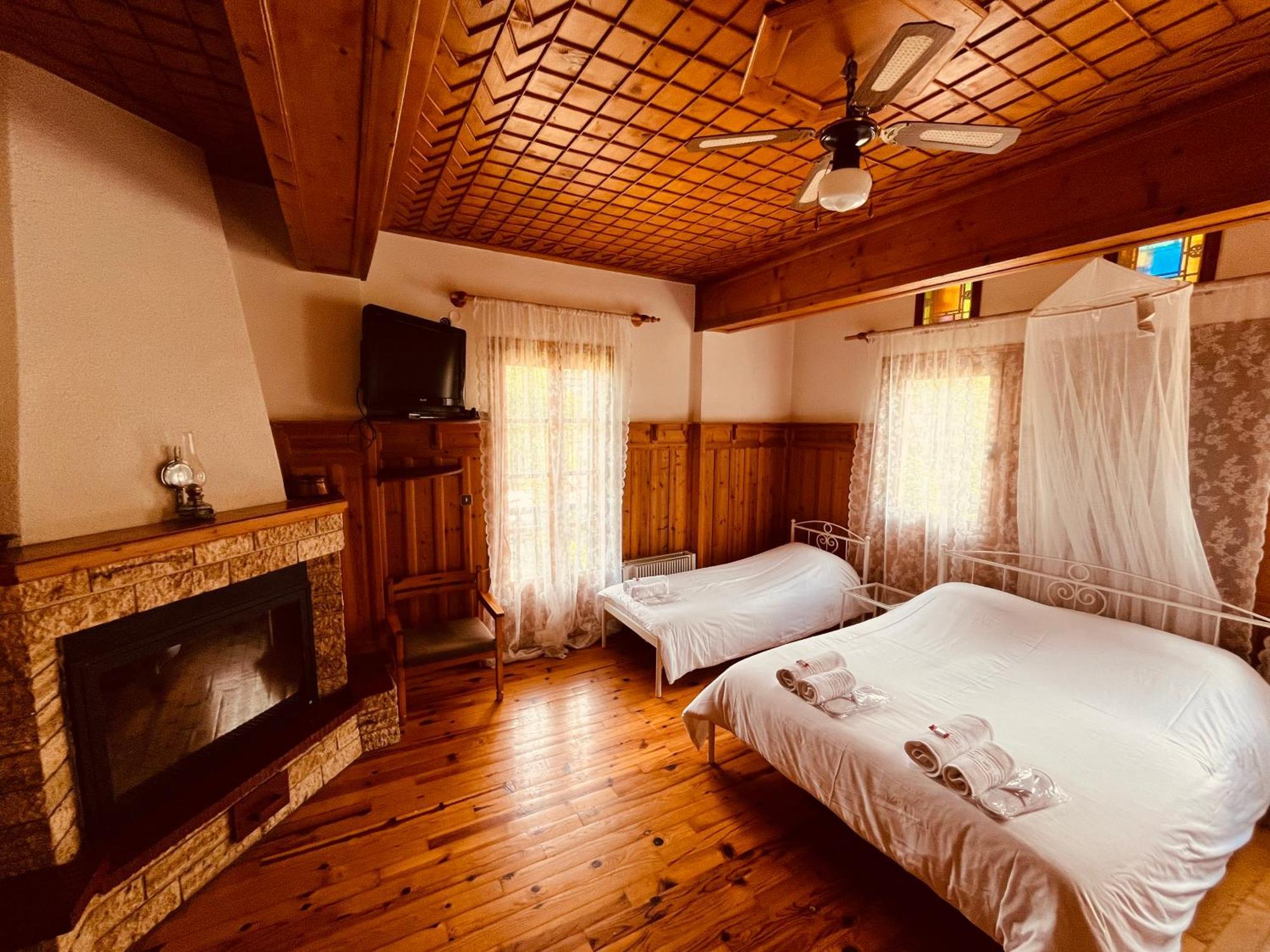 9Mouses Chasiotis Guest House Ampelakia Экстерьер фото